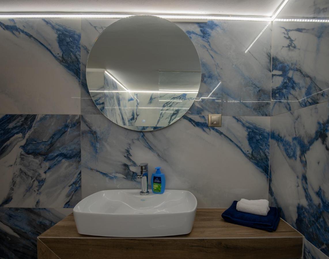Max Blue Apartment, A Stay Like No Other Piraeus Exterior photo